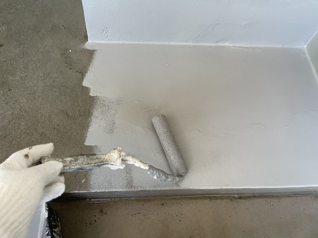 草加市　瀬崎ハイツ　コンクリート床塗装
